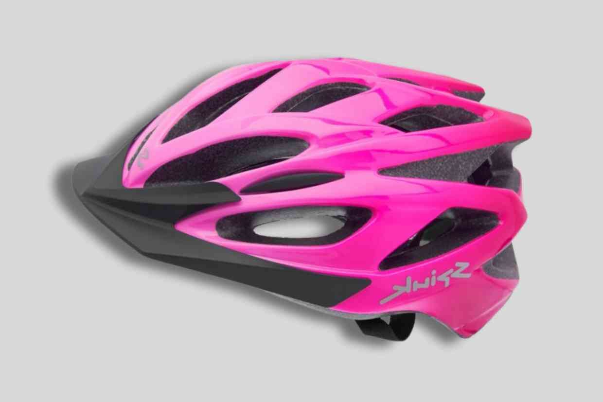 Capacetes_300-Corpo-1 Capacete rosa com design aerodinâmico e viseira frontal, ideal para ciclistas que procuram estilo e proteção em trilhas.