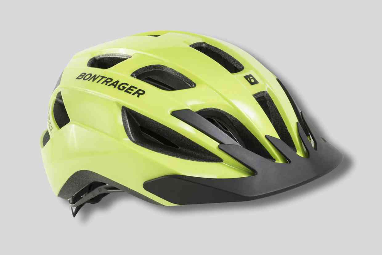 Capacetes_300-Corpo-8 Capacete amarelo neon da Bontrager com viseira e múltiplas aberturas para ciclistas de mountain bike.