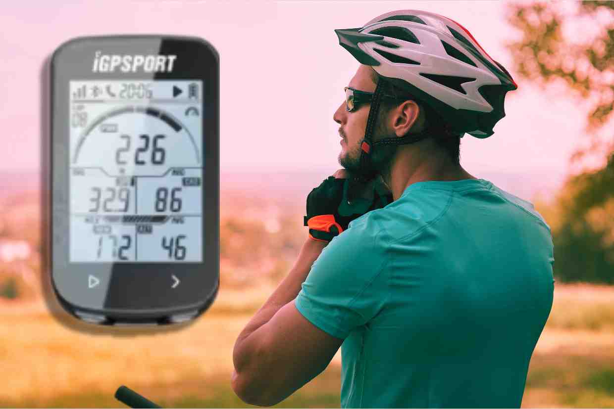 Ciclista ajustando o capacete ao ar livre com ciclocomputador iGPSPORT em destaque.