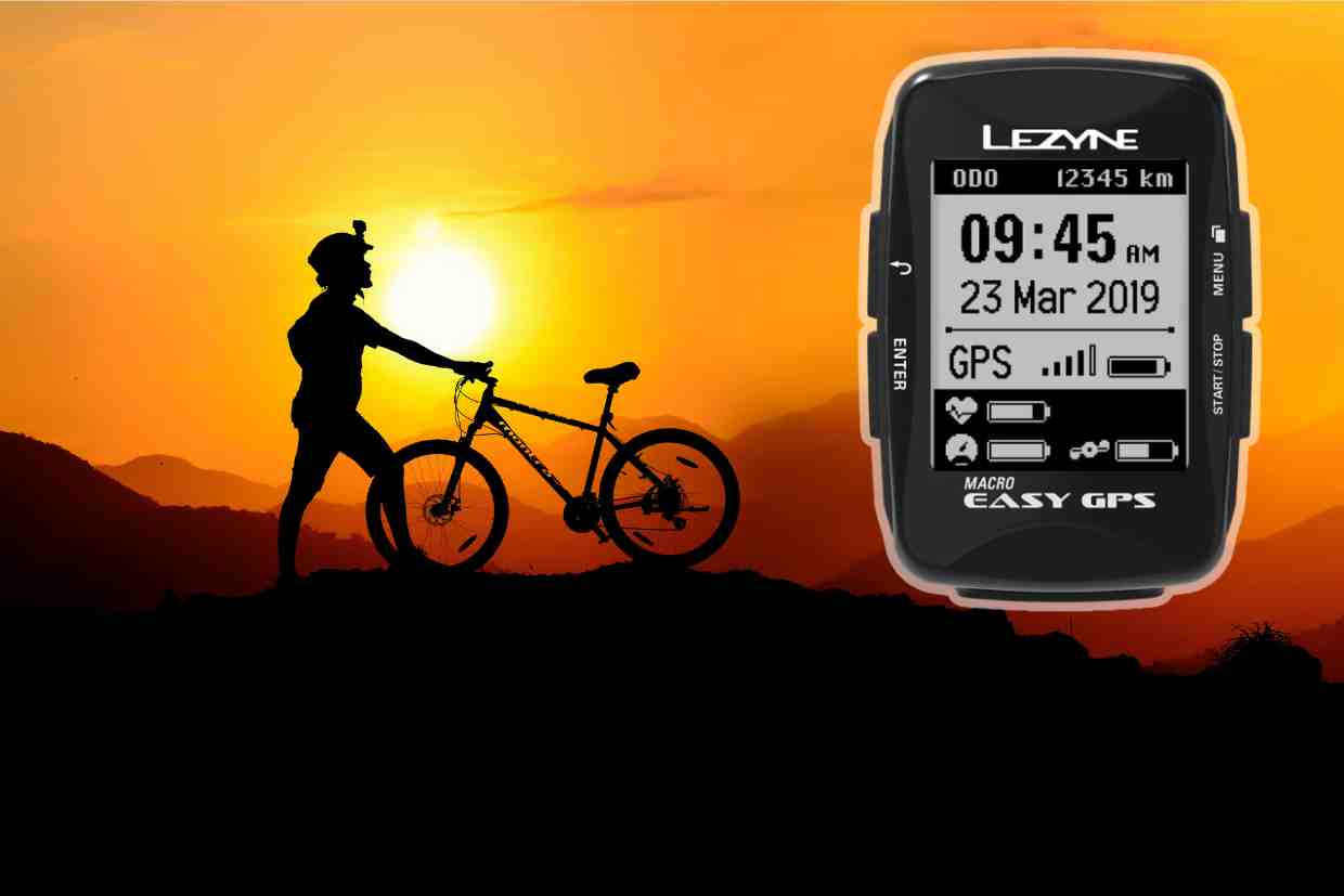 Silhueta de ciclista ao pôr do sol com ciclocomputador Lezyne exibido ao lado.