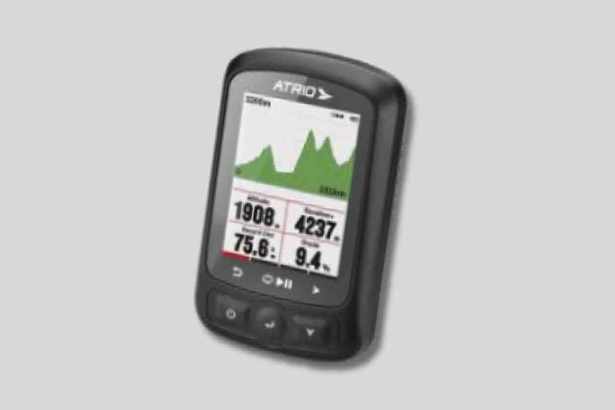 GPS para bike Atrio Titanium com gráfico de altimetria e métricas de treino.