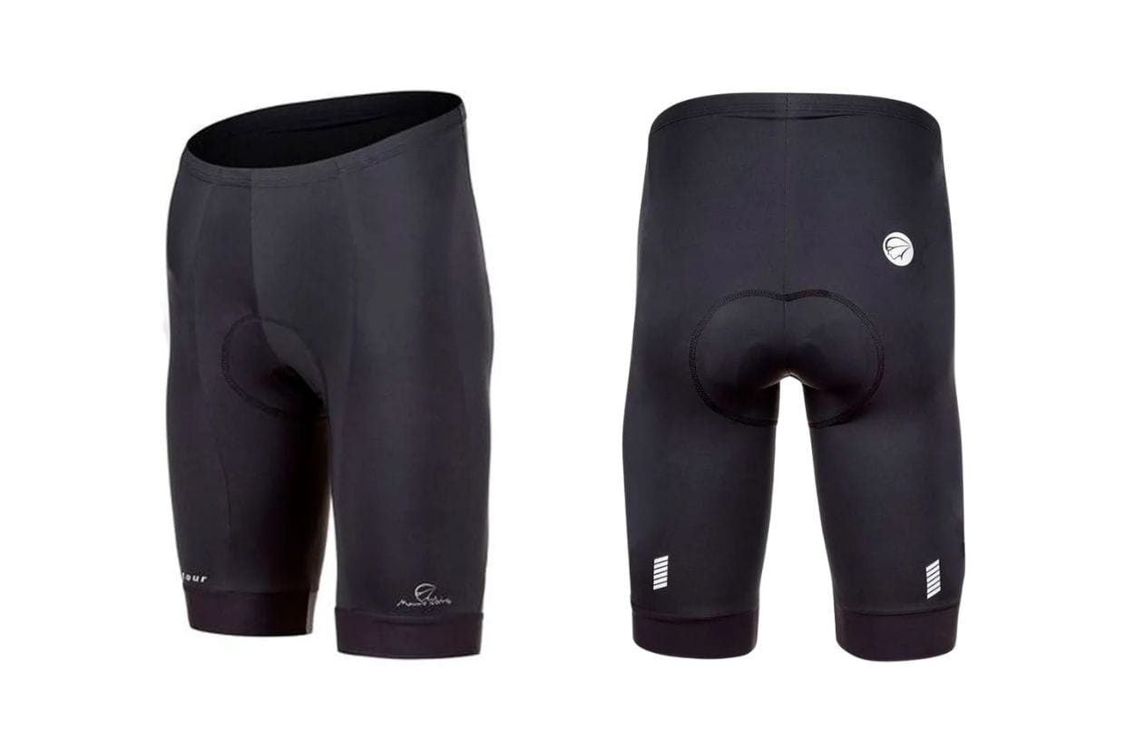 Imagem da bermuda de ciclismo masculina Mauro Ribeiro Light Tour em duas diferentes vistas: frente e costas na cor preta.
